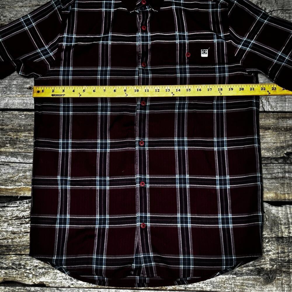 DC Shoes Flannel Plaid Herringbone Button Up Shirt Men's Medium Burgundy Skate - Picture 5 of 9